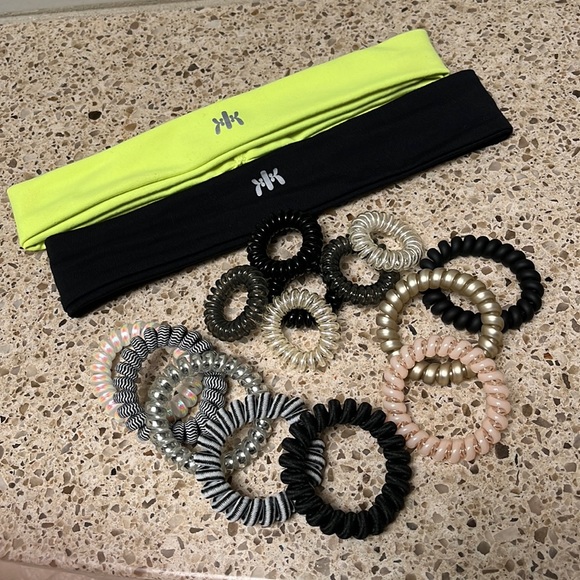 Ladies assorted hair accessories - Picture 1 of 10